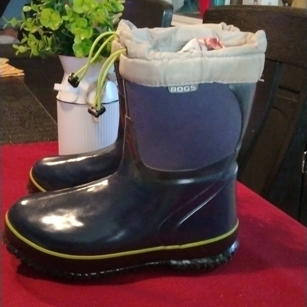 BOGS WATERPROOF BOOTS